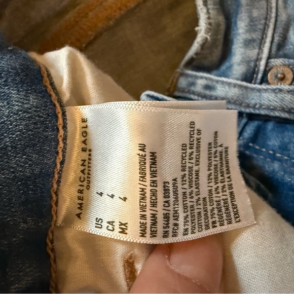 AE Next Level High-Waisted Ripped Denim Short Short Sz 4 - Picture 7 of 7